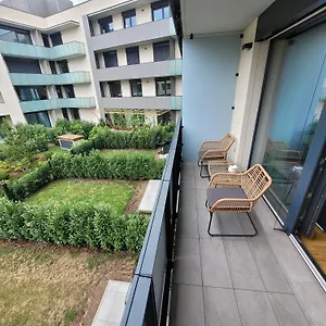 Newly Built With Balcony, Ac And Free Indoor Garage Apartament Praga