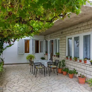Zdenka Apartment Rab Town
